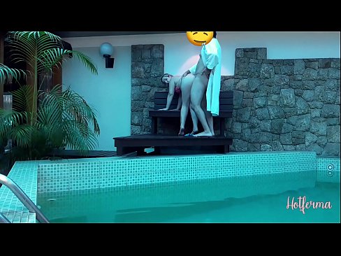 ❤️ Boss neskamea igerilekura gonbidatzen du, baina ezin izan dio beroari eutsi Pornografia besterik ez pornoan eu.xxxwow-net.ru ❌️